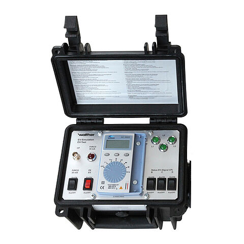 EV-Tester / Simulator mit Ladegeräterstecker Typ2 und Schukosteckdose