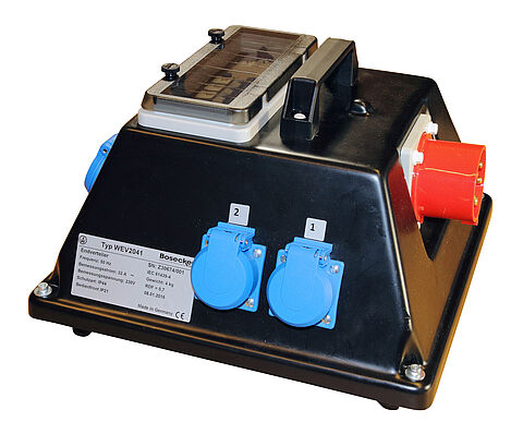 Endverteiler aus Hart-Polyäthylen 22kVA mit CEE-Zugang 32A, einem  RCD und 6 Schukos